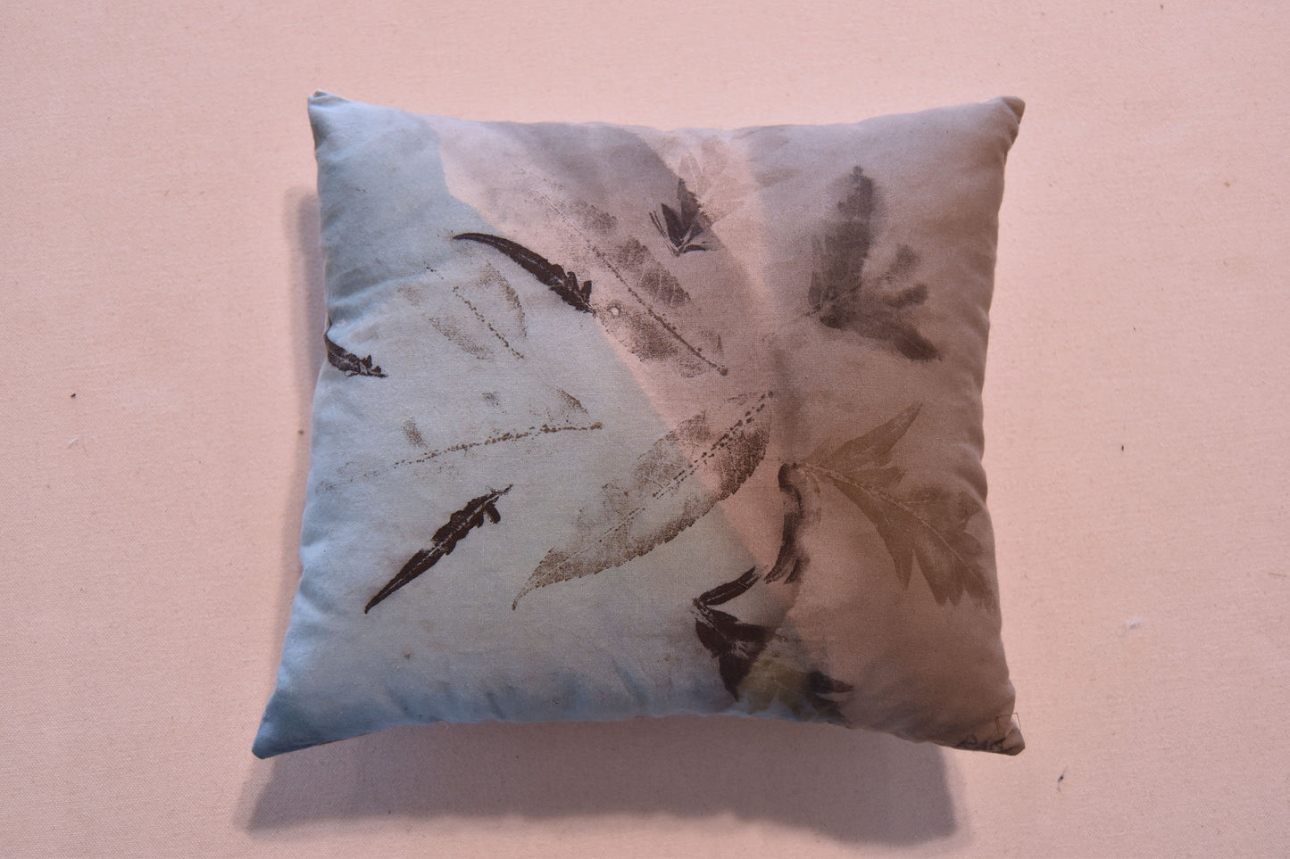 Tataki zome pillow - Botanical print - natural dye