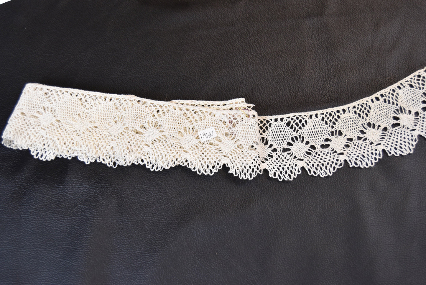 Vintage lace trim - cotton