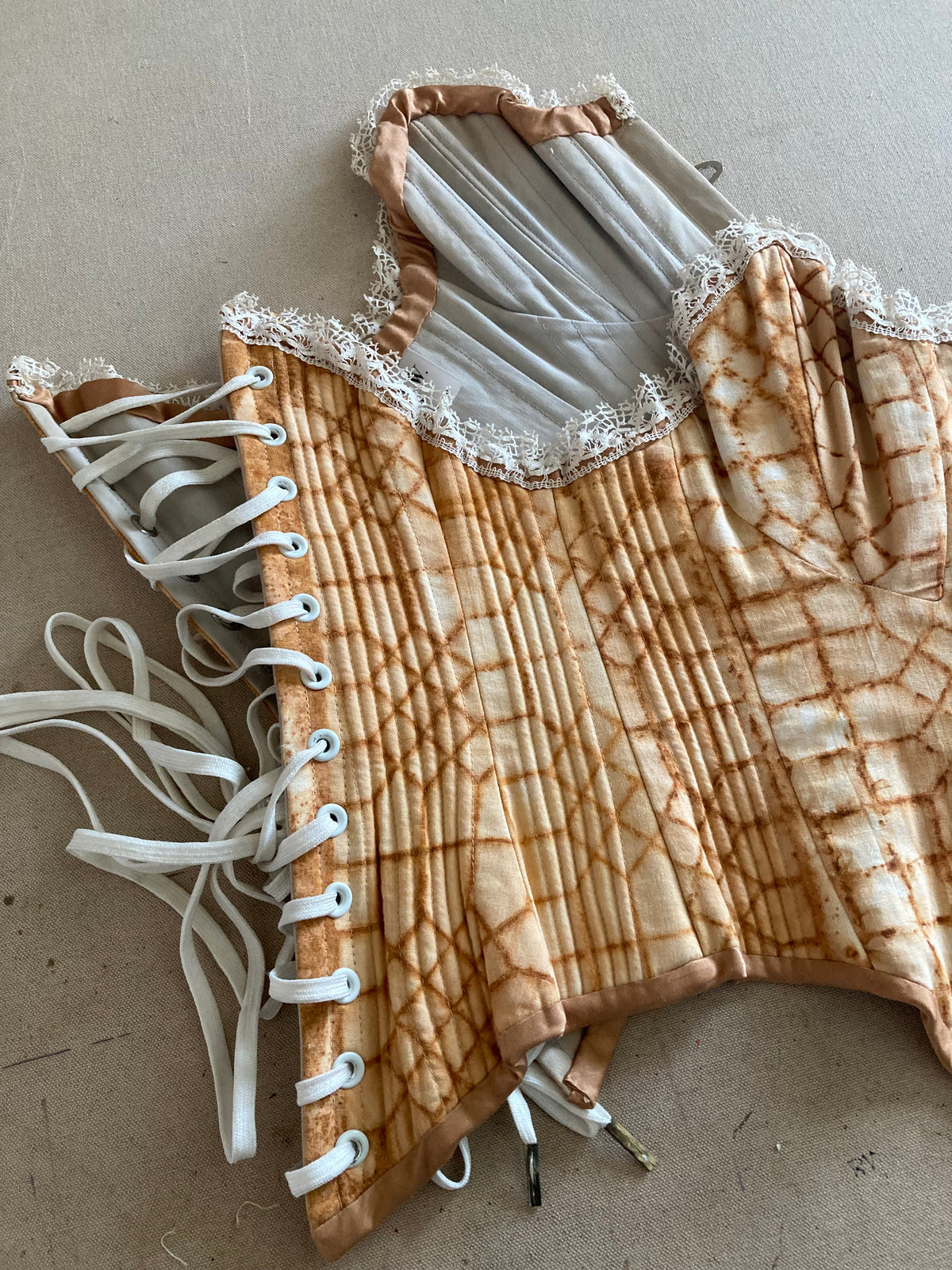 Tulip Corset - Rust Grate