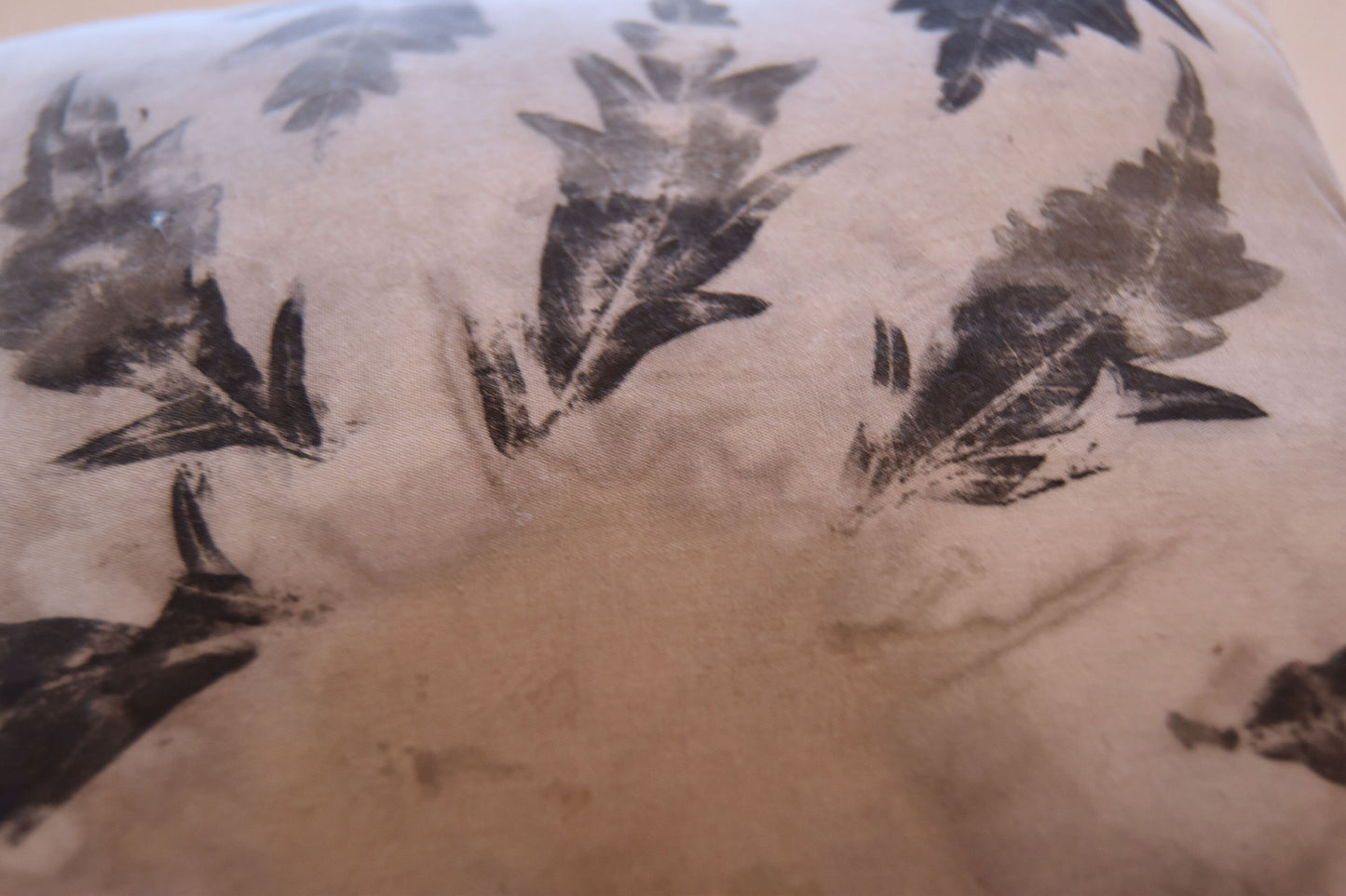 Tataki zome pillow - Botanical print - natural dye