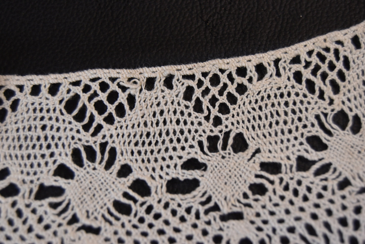 Vintage lace trim - cotton